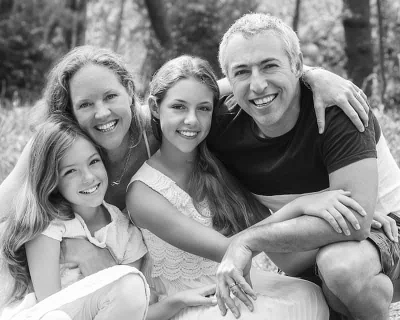 candid family photoshoot